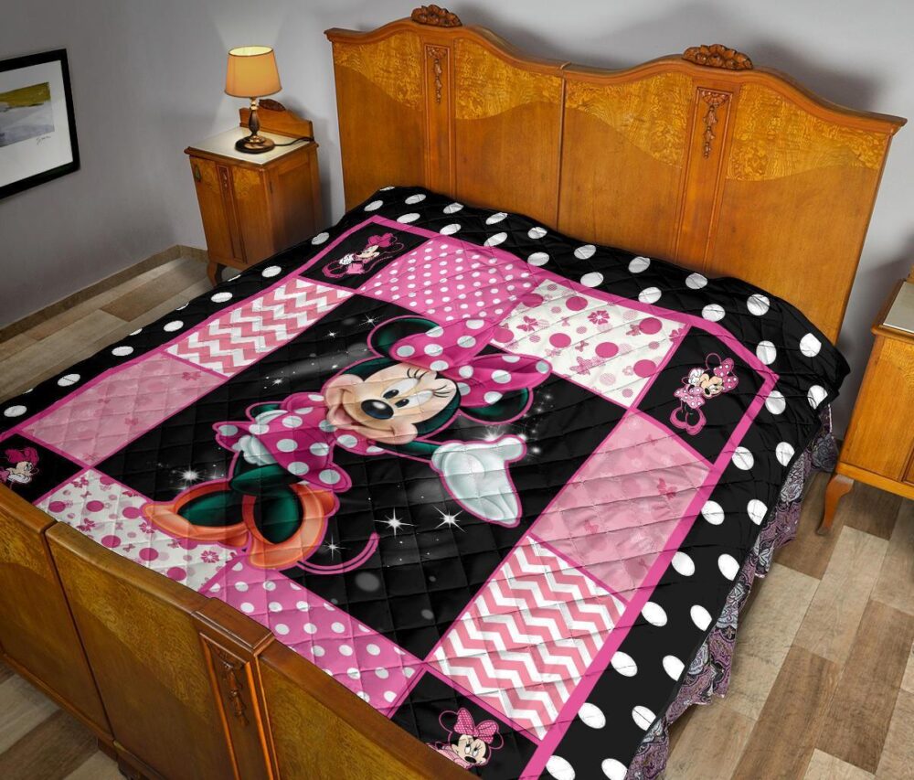 Minnie Mouse Quilt Blanket Gift Idea For DN Fan
